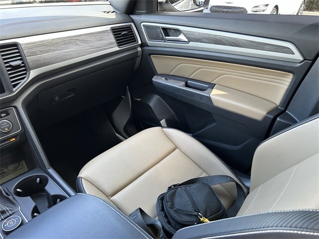 2021 Volkswagen Atlas Cross Sport V6 SE Technology photo 4
