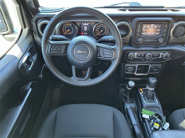 2021 Jeep Gladiator Sport photo 3