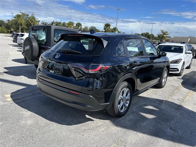 2025 Honda HR-V LX photo 2