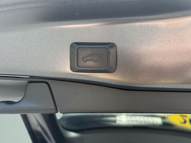 2021 Toyota RAV4 XLE Premium - Photo 15