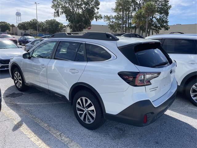 2022 Subaru Outback Premium photo 2