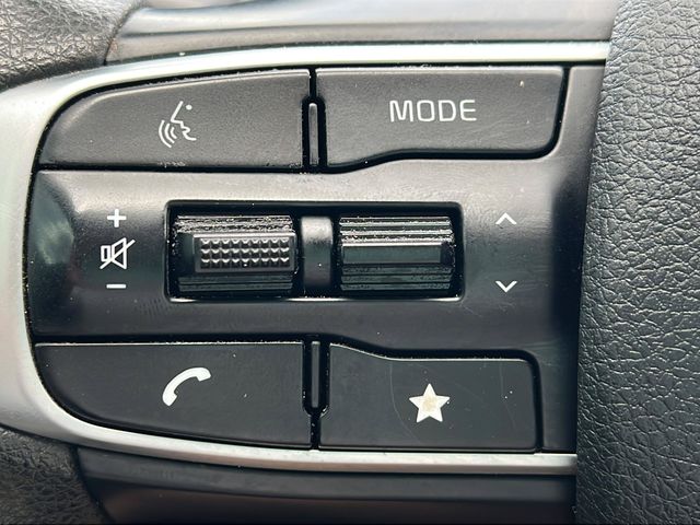 2025 Kia K5 LXS - Photo 18