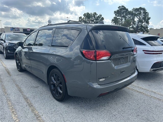 2020 Chrysler Pacifica Touring Plus photo 3