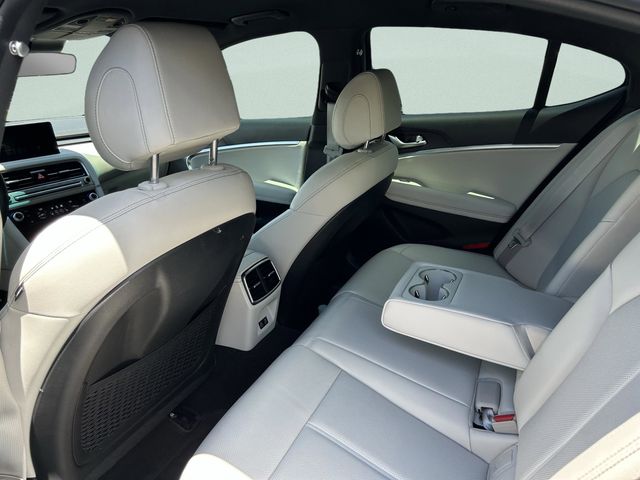 2025 GENESIS G70 Standard - Photo 18