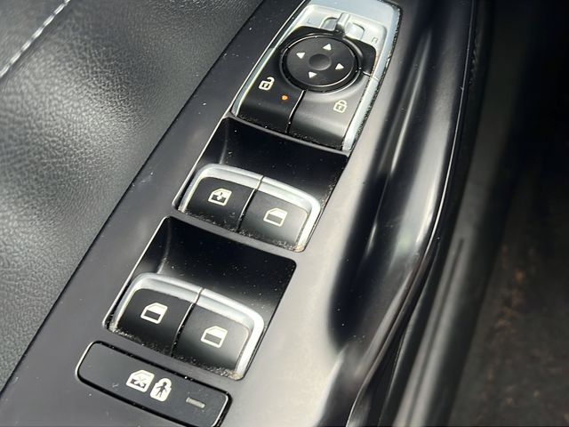 2025 Kia K5 LXS - Photo 17