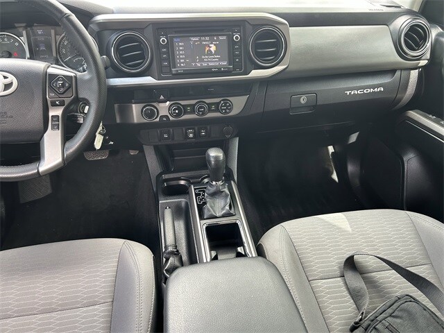 2018 Toyota Tacoma V6 4x4 photo 2