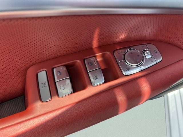 2025 GENESIS G70 Standard - Photo 19