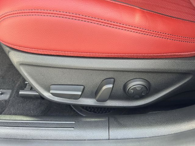 2025 GENESIS G70 Standard - Photo 21