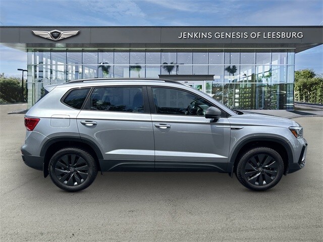 2024 Volkswagen Taos S photo 3
