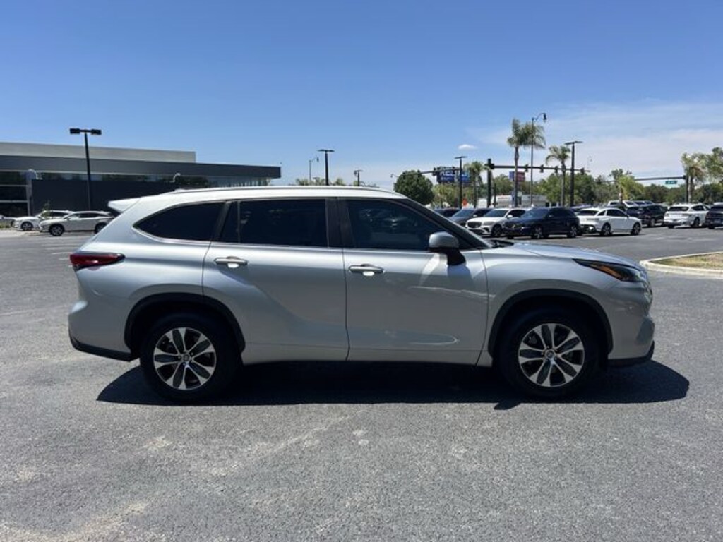 Used 2023 Toyota Highlander XLE SUV