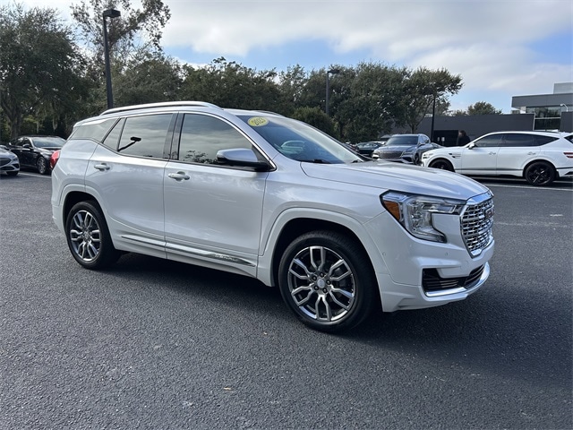 2023 GMC Terrain Denali's photo