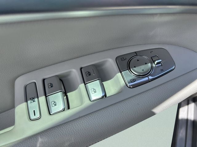 2025 GENESIS G70 Standard - Photo 19