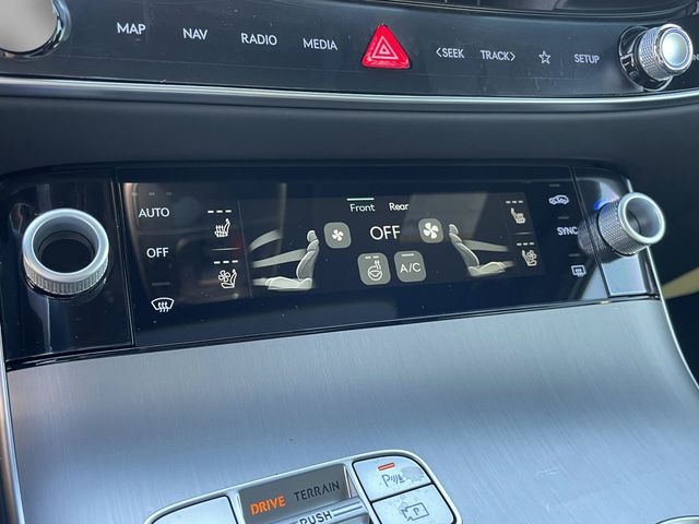 2026 GENESIS GV70 Sport Advanced - Photo 25