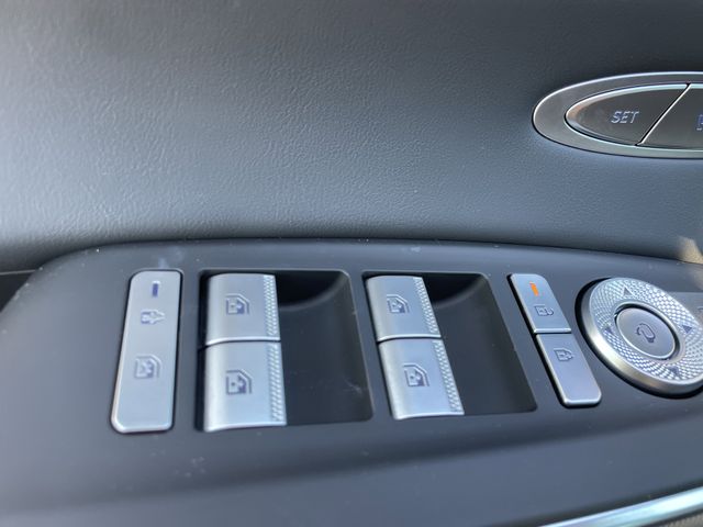 2026 GENESIS GV70 Sport Advanced - Photo 18