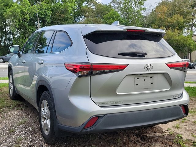 2020 Toyota Highlander LE - Photo 11