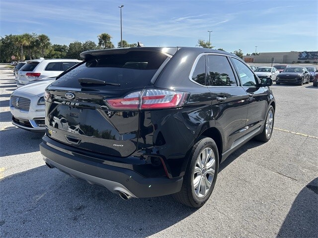 2022 Ford Edge Titanium photo 2