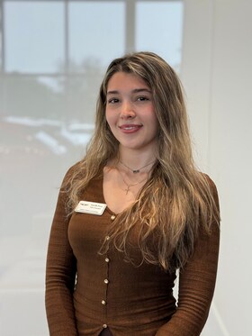 Staff member Anyelik Perez from 01fd259effa1