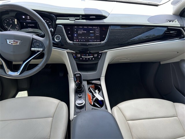 2021 Cadillac XT6 Premium Luxury photo 2