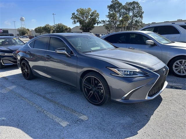 2021 Lexus ES 350's photo