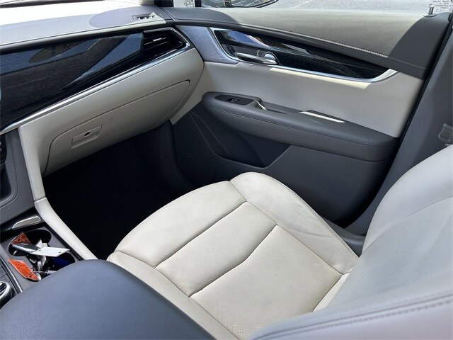 2021 Cadillac XT6 Premium Luxury photo 3