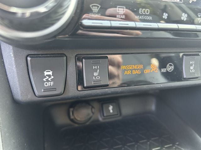 2021 Toyota RAV4 XLE Premium - Photo 27