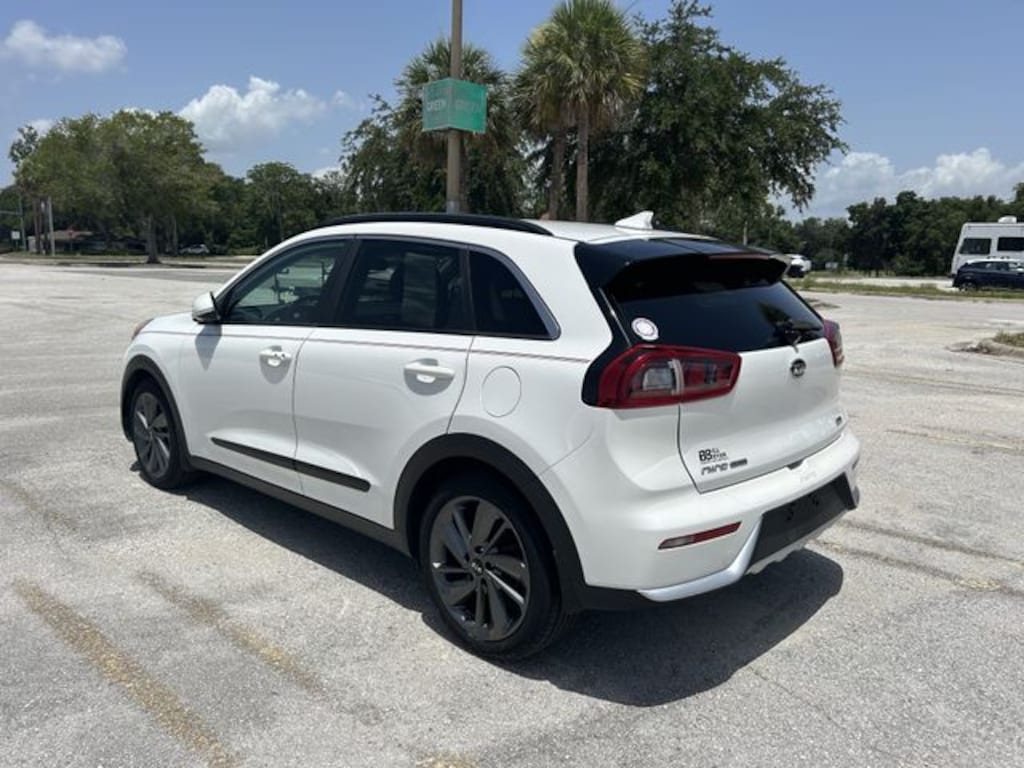 Used 2017 Kia Niro EX SUV