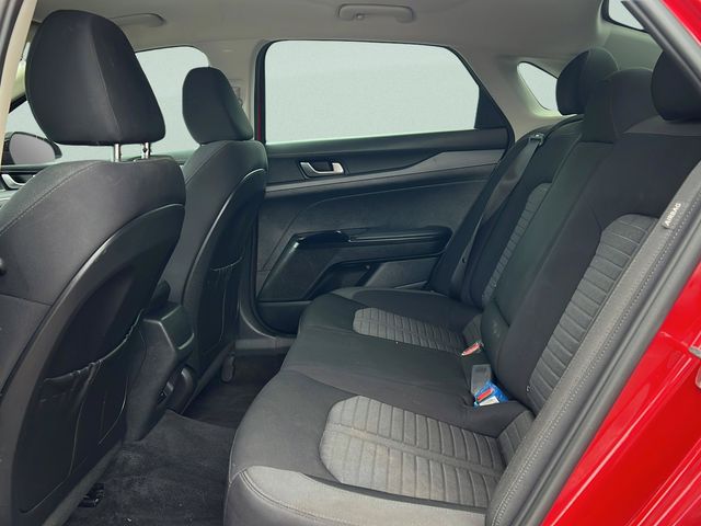 2025 Kia K5 LXS - Photo 9