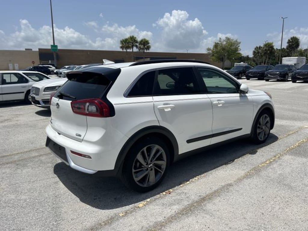 Used 2017 Kia Niro EX SUV
