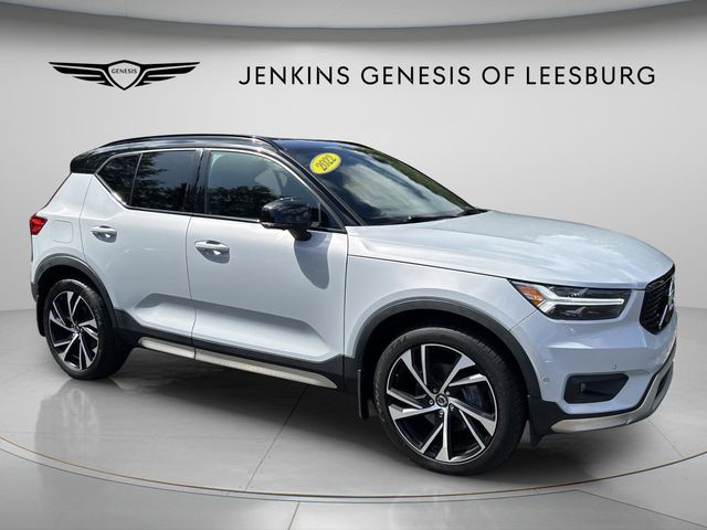 2022 Volvo XC40 T5 R-Design AWD's photo