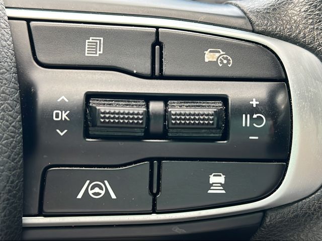 2025 Kia K5 LXS - Photo 19