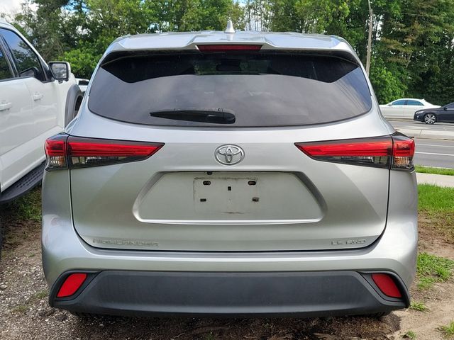 2020 Toyota Highlander LE - Photo 10
