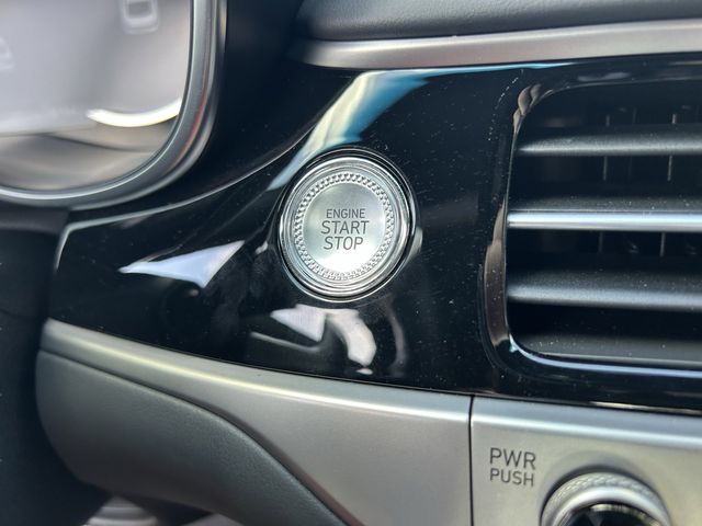 2025 GENESIS G70 Standard - Photo 29