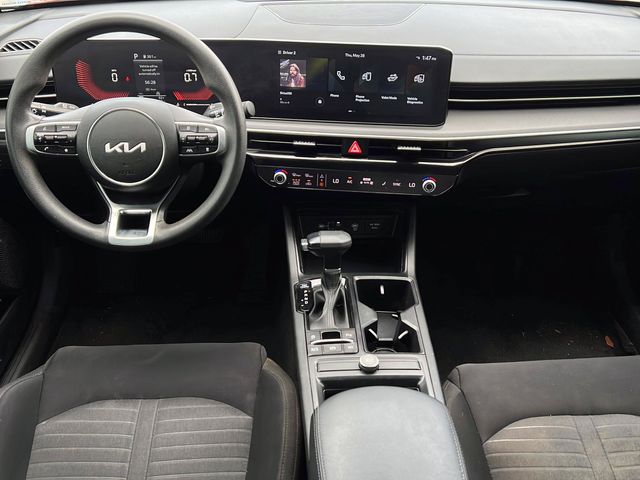2025 Kia K5 LXS - Photo 10