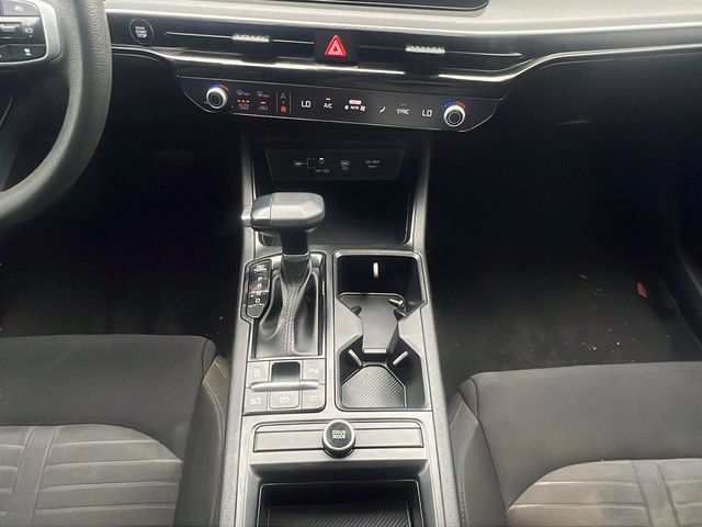 2025 Kia K5 LXS - Photo 14
