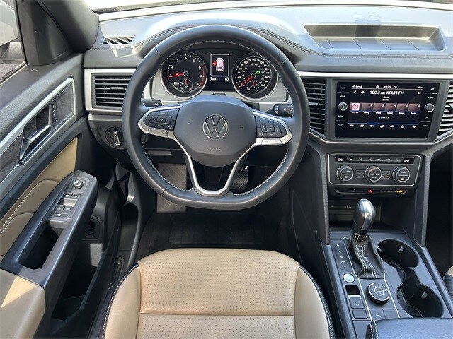 2021 Volkswagen Atlas Cross Sport V6 SE Technology photo 2