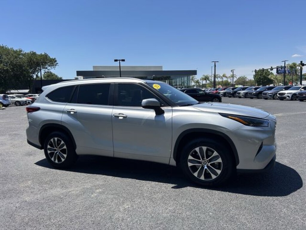 Used 2023 Toyota Highlander XLE SUV