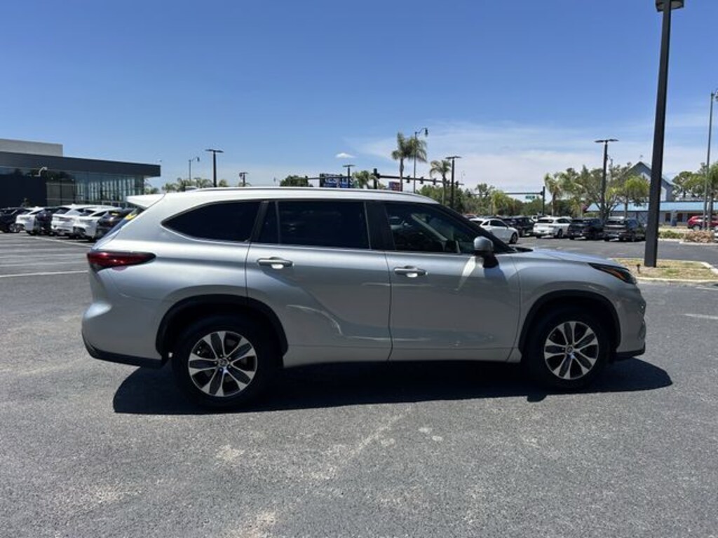 Used 2023 Toyota Highlander XLE SUV
