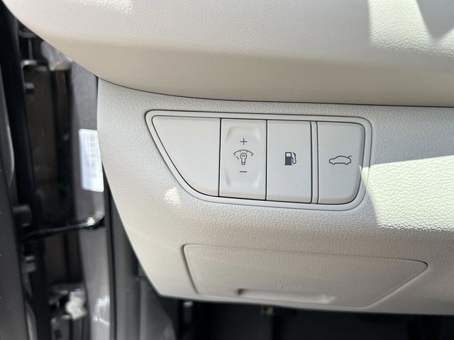 2025 GENESIS G70 Standard - Photo 24