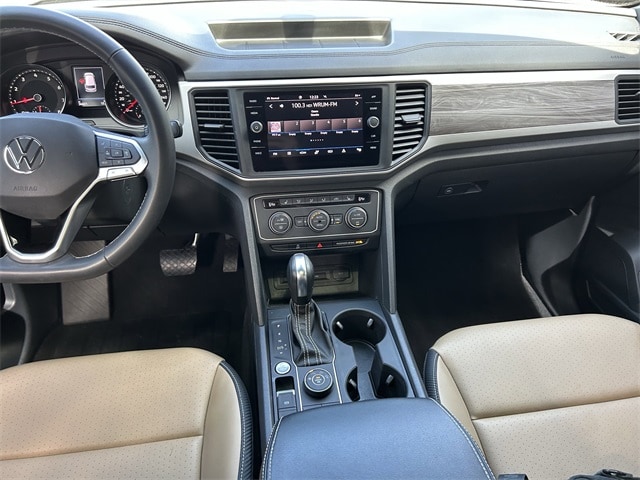 2021 Volkswagen Atlas Cross Sport V6 SE Technology photo 3
