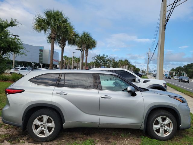 2020 Toyota Highlander LE - Photo 8