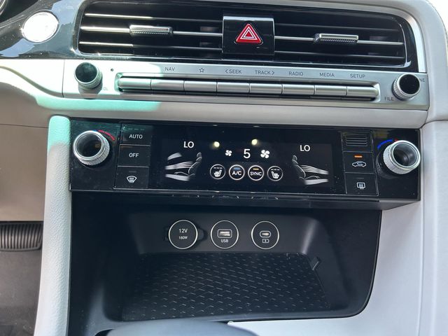 2025 GENESIS G70 Standard - Photo 23