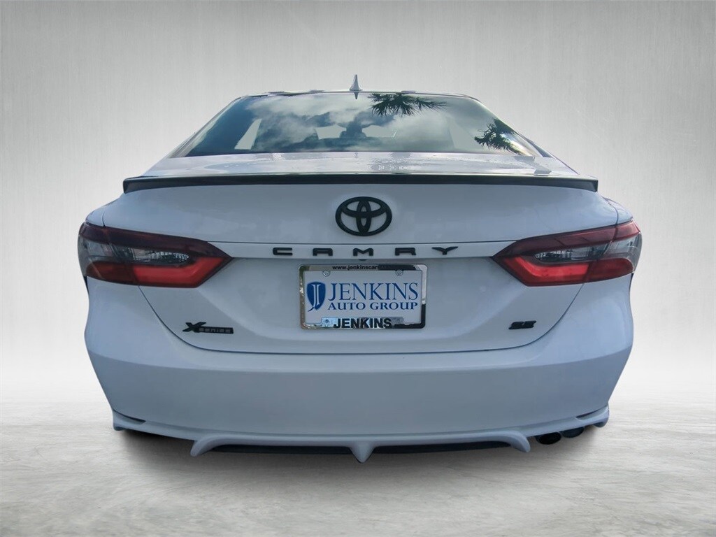 2022 Toyota Camry SE photo 4