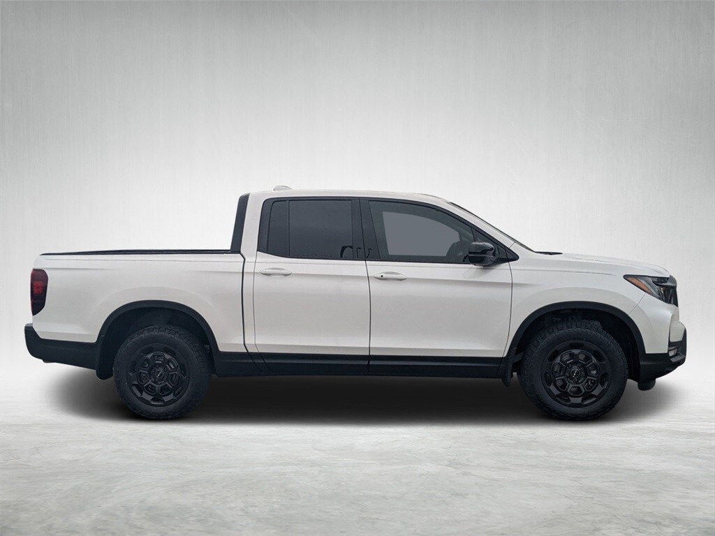 2025 Honda Ridgeline Sport photo 2