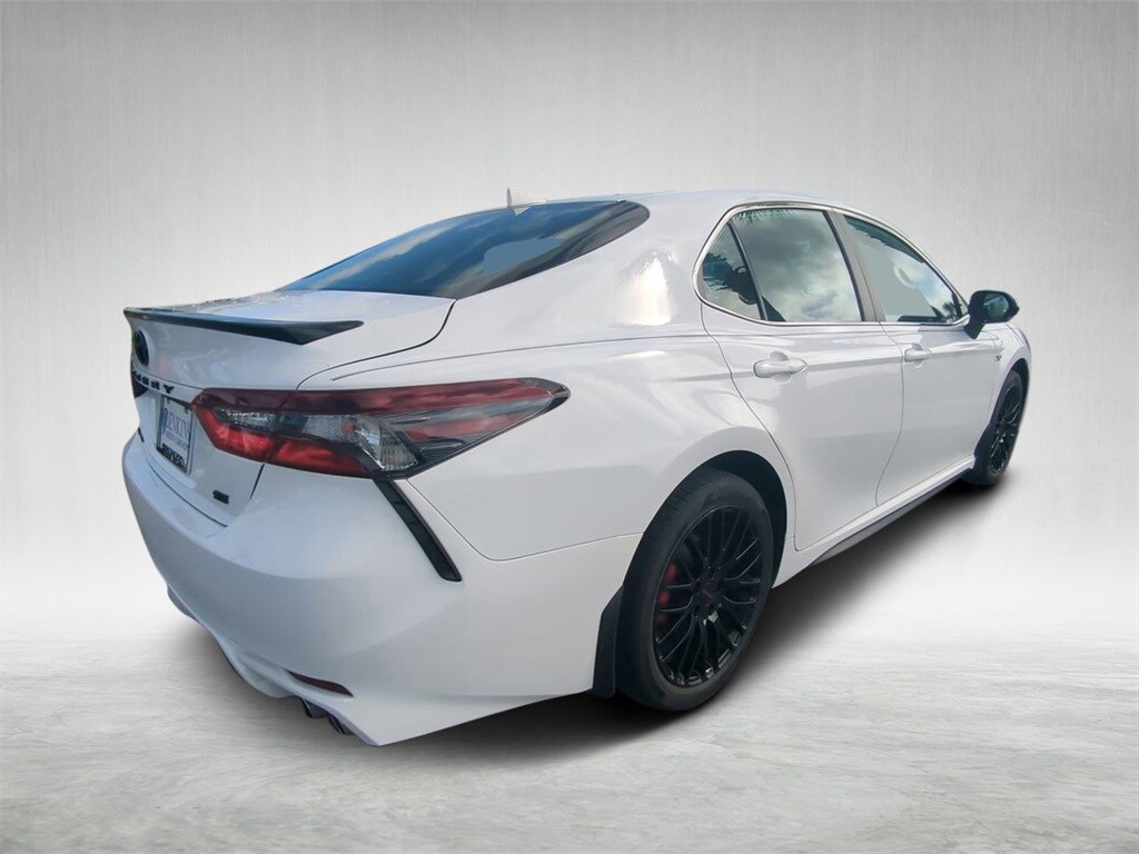 2022 Toyota Camry SE photo 3