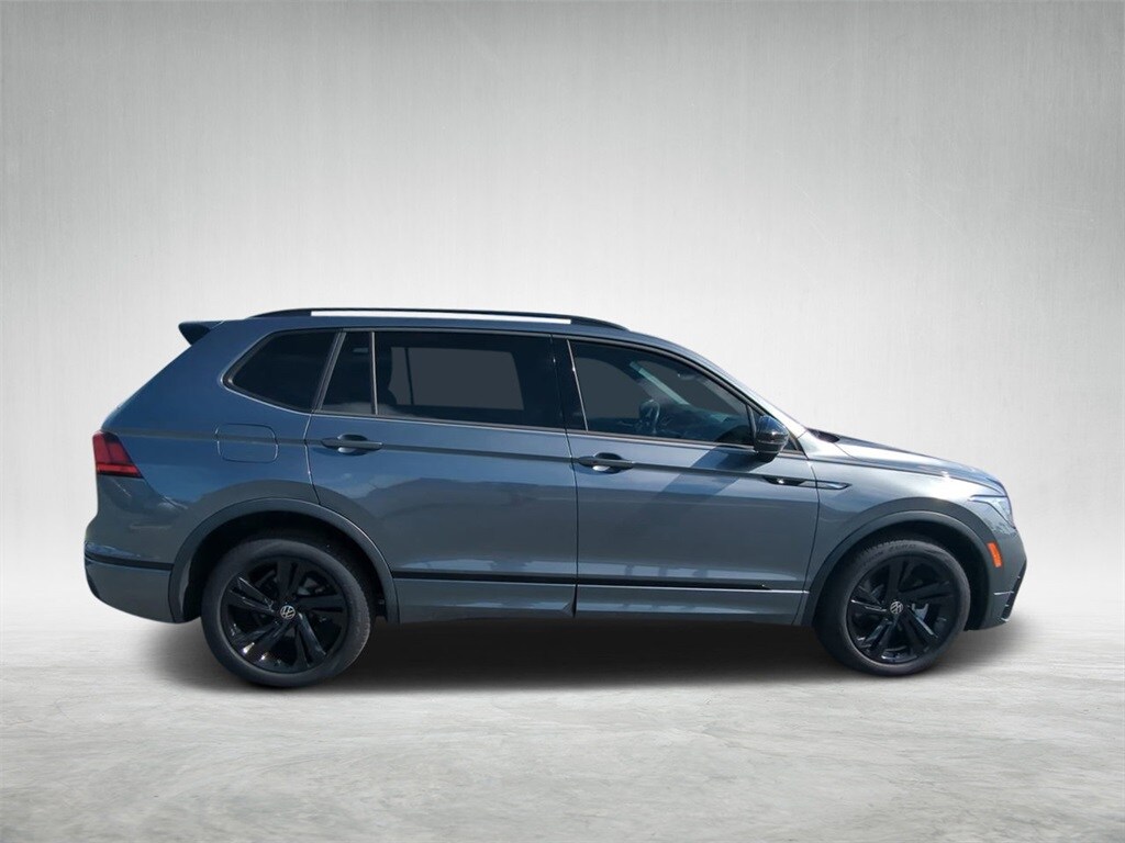 2024 Volkswagen Tiguan SE R-Line Black photo 2