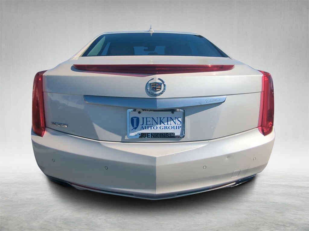 2014 Cadillac XTS Luxury photo 2