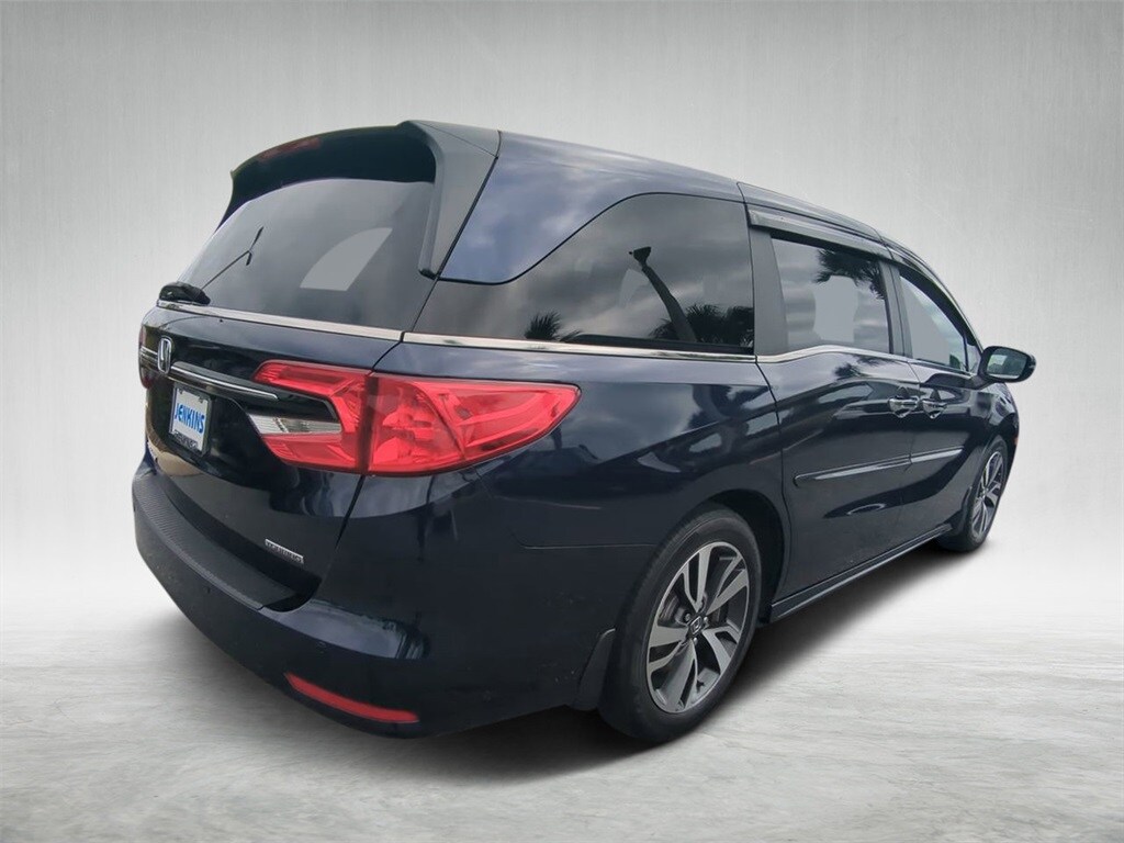 2024 Honda Odyssey Touring photo 3