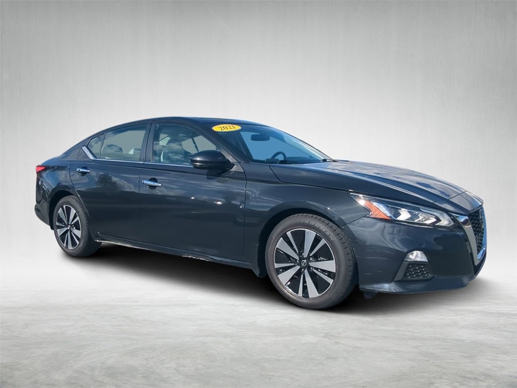 Used 2021 Nissan Altima 2.5 SV Sedan