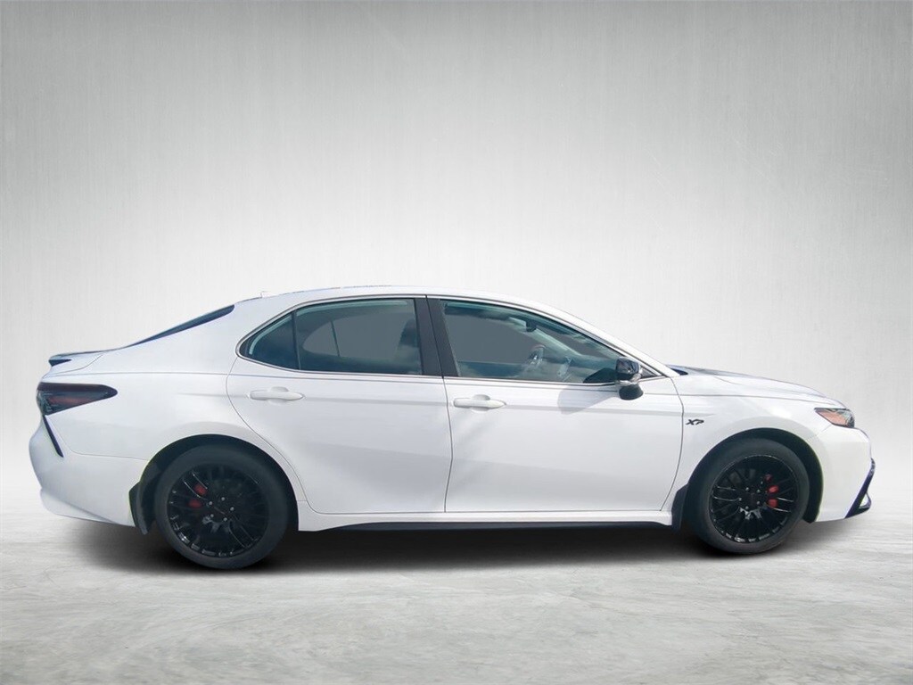 2022 Toyota Camry SE photo 2