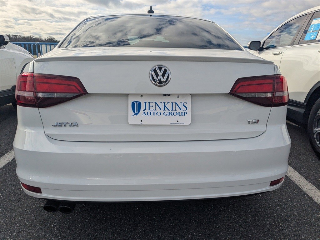 2016 Volkswagen Jetta 1.8T Sport photo 3